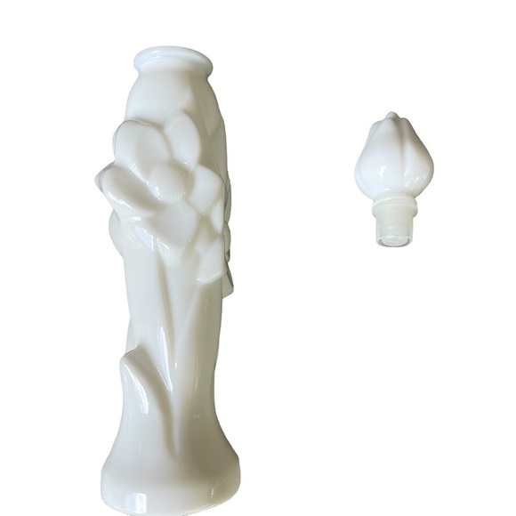 Avon White Floral Bud Vase Perfume Bottle - Picture 3 of 10